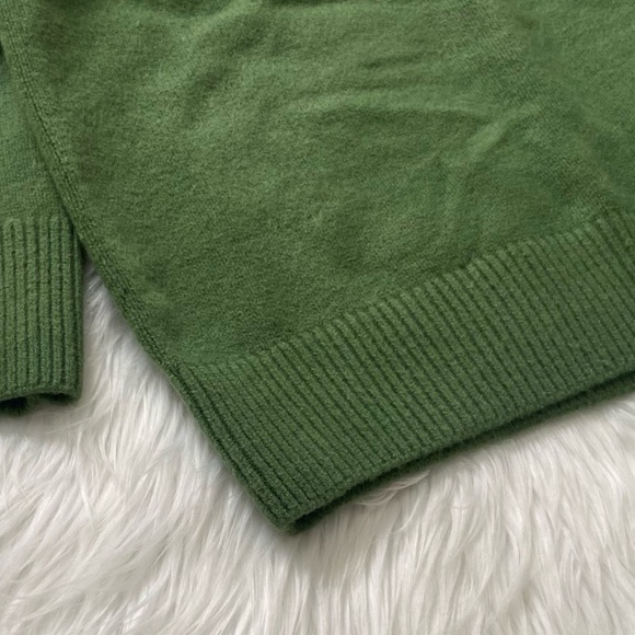 v-neck sweater - Picture 10 of 12